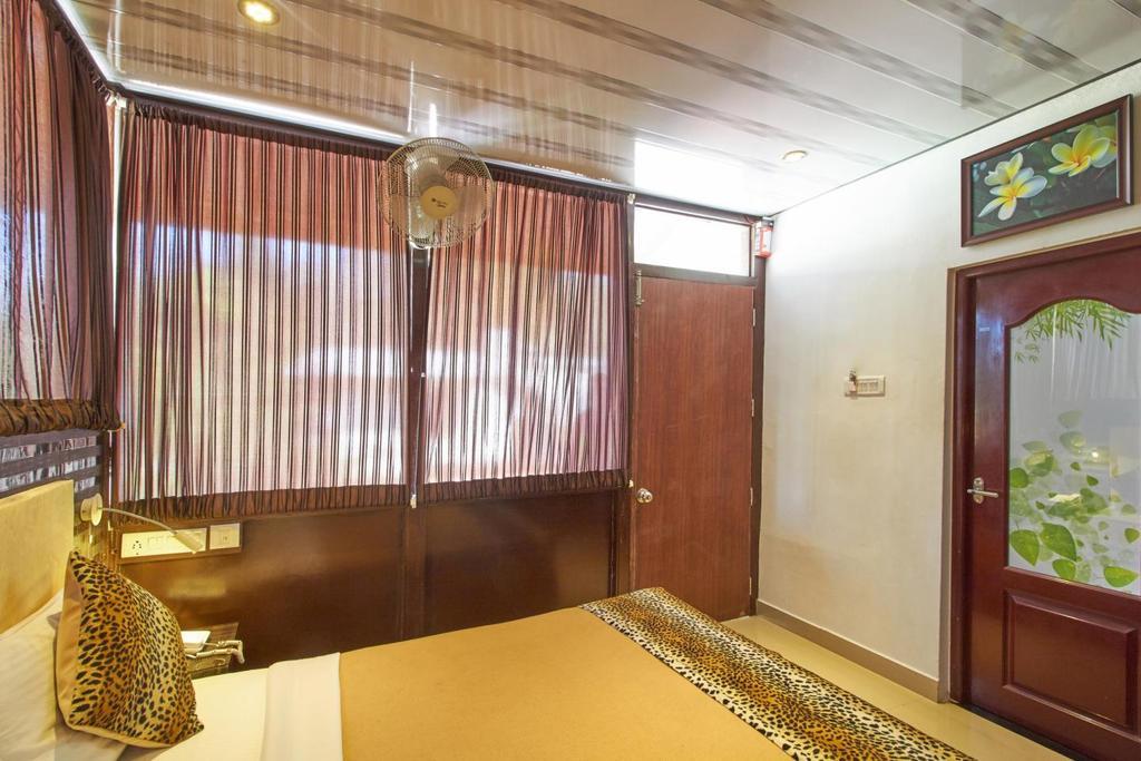 Green Leaf Home Stay Thekkady Buitenkant foto